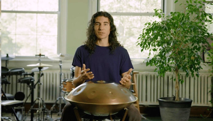 Harmonizing the Mixolydian Scale: Guitar and Handpan in Emotional Harmony